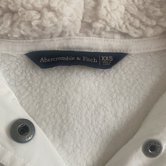 Abercrombie Sherpa Pull Over - Picture 2 of 4